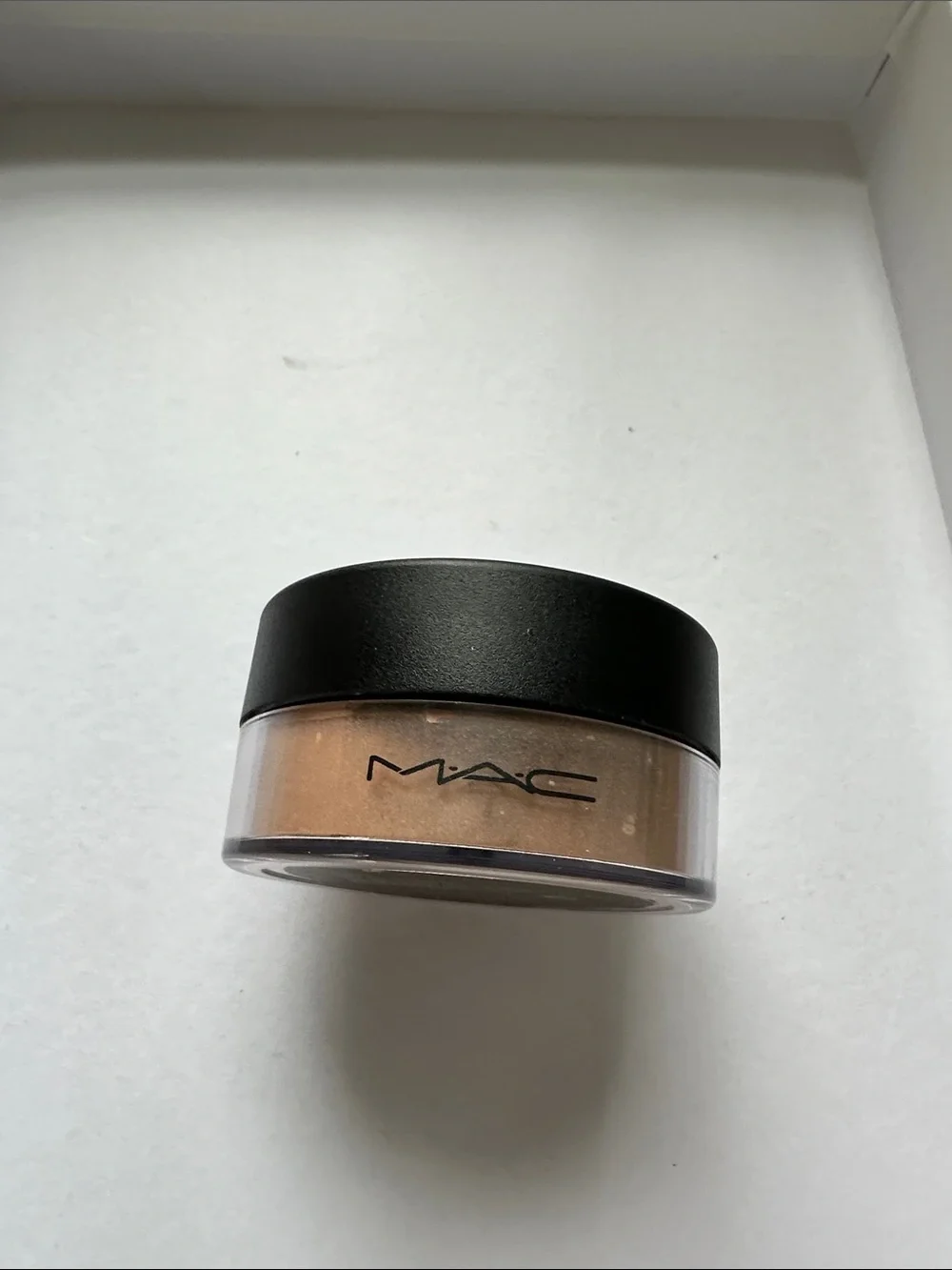 MAC Cosmetics select Sheer Loose Setting Powder NW25